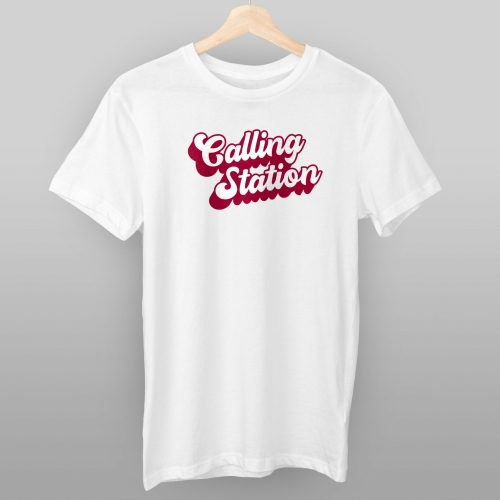 Hvit T-skjorte med motiv "Calling Station"